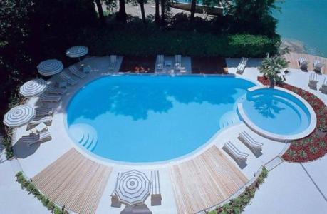 Continental Wellness & Spa - 15
