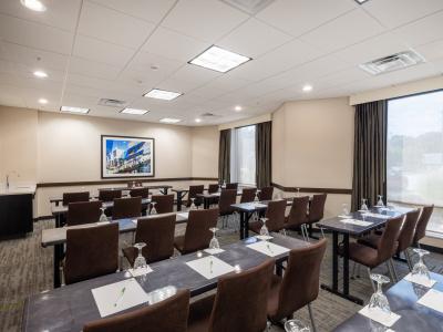 Holiday Inn Greensboro Coliseum by IHG - 28