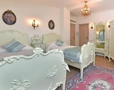 Royal - 2
