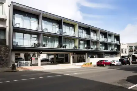 The Metrotel Motel - 19