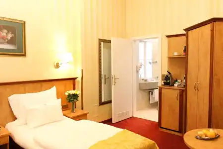 Opera Suites - Self Check-in - 55