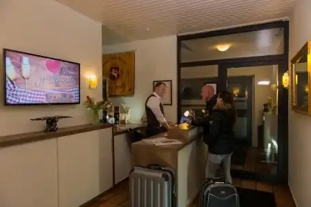 Ziegenbruch's & Restaurant - 10