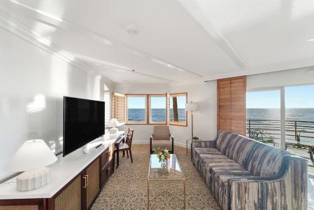 Pacific Terrace - 121