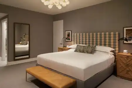 Hilton - 104