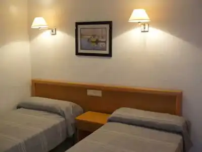 Pins Platja Apartments - 33