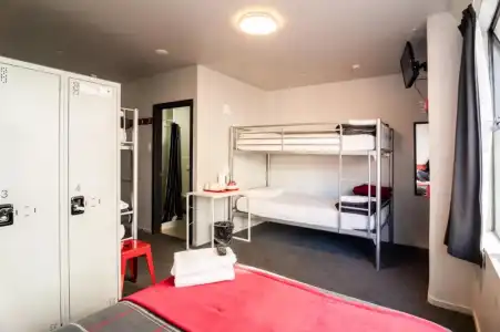 Urbanz - Hostel - 5
