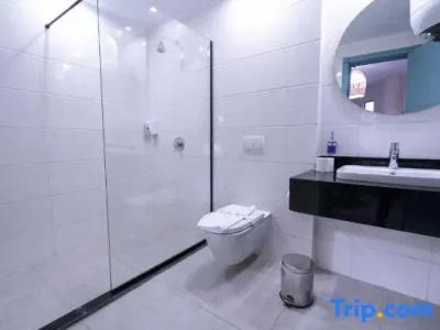 Redcon Suites - 176
