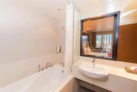 ASHLEE Hub Patong - 9