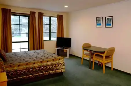 Greenlane Manor Motel - 34