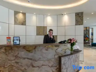 The 7, Suites, Studios & Apartments - 7
