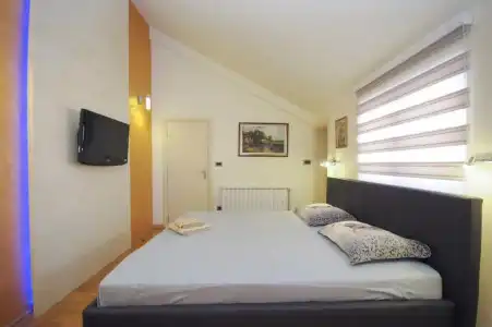 Villa Dragana with Heading Swimming Pool and Parking - 37