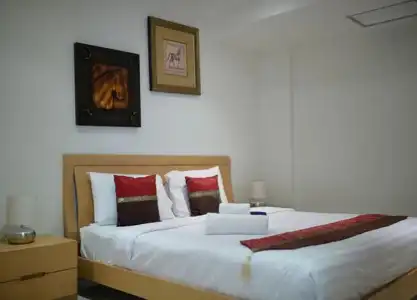 Sunset Plaza Holiday Apartment - 4