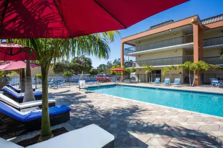 Days Inn by Wyndham Sarasota Bay - 12
