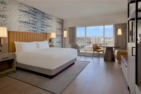 Doubletree by Hilton Cedar Rapids Convention Complex - 40