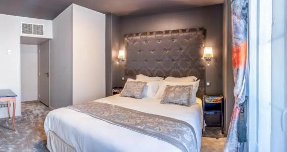 BRIT PRIVILEGE LISIEUX – La Villa des Arts - 44