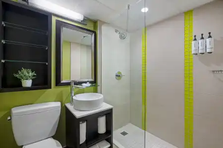 Crowne Plaza Kitchener-Waterloo by IHG - 9