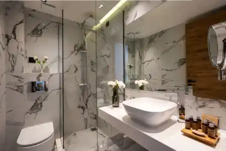 Emily's Luxury Suites - 32