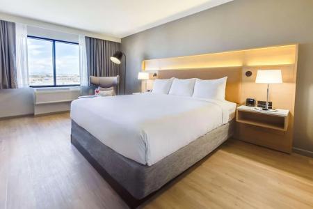 Radisson Phoenix Airport - 43