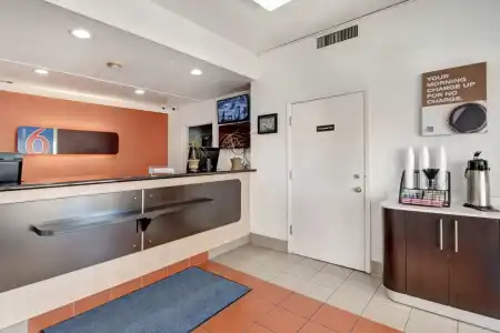 Motel 6 Dallas, TX - Forest Lane - 17
