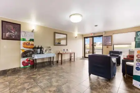Quality Inn Airport - 10