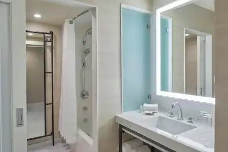 Renaissance Dallas - 54