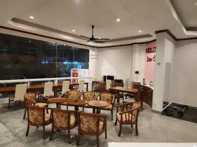 Hollywood Inn Love - 16