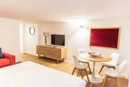 Vis a Vis Apartments - 108