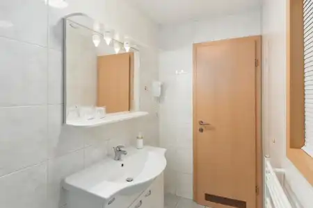 Center - 133
