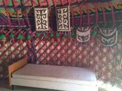 Urban Monkey Tent Hostel & Bar - 10