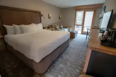 Moose And Suites - 25