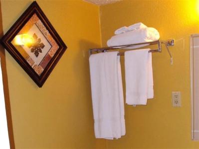 Desert Hills Motel - 7