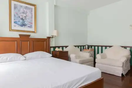 Sloane Court - 18
