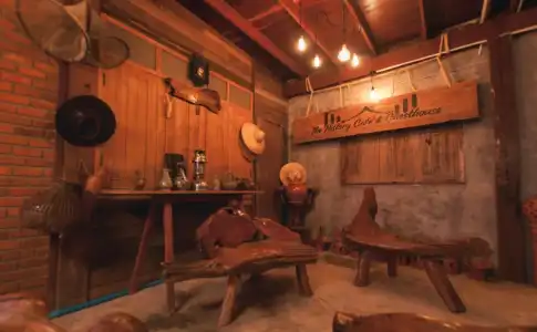 The History Cafe' & Guesthouse - 10
