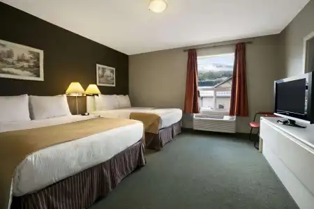 Revelstoke Lodge - 3