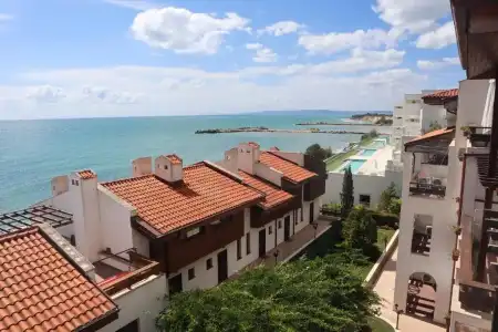 White Coast Beach Apartments - 17