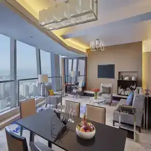Hilton - 23