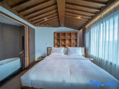 Lijiang Tianyu Boutique - 122