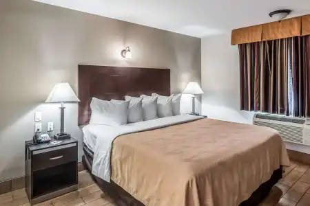 Quality Inn & Suites near Downtown Bakersfield - 3