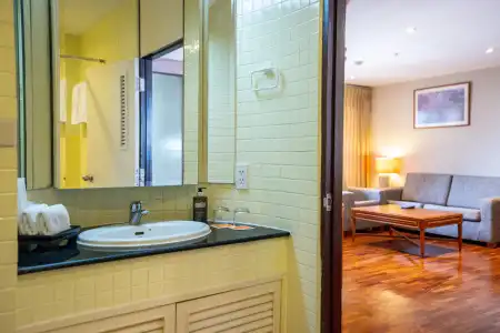 Bandara Silom Suites - 17