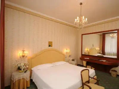 Grand Excelsior - 42