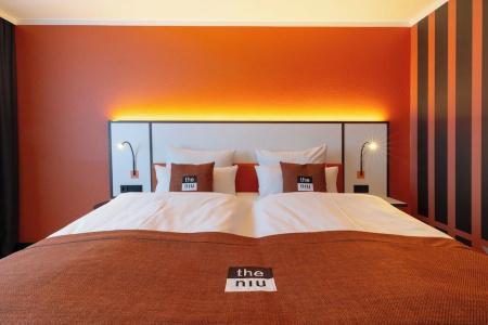 Holiday Inn - the niu, BLADE SOLINGEN by IHG - 35