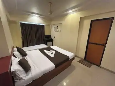 Lucky Goregaon - 28