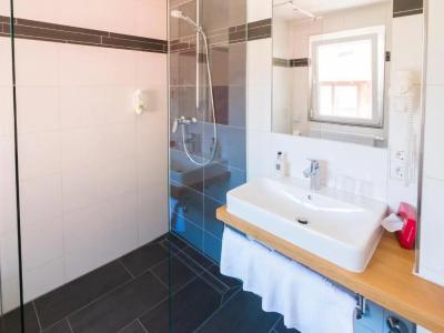 Löwen Garni - B&B - 40