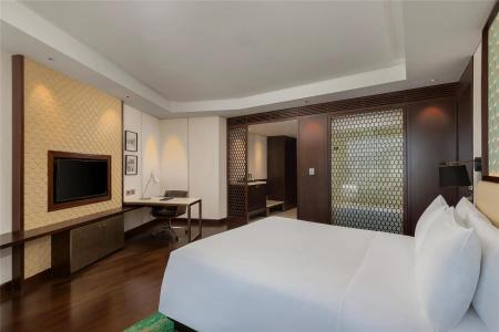 Hilton - 49