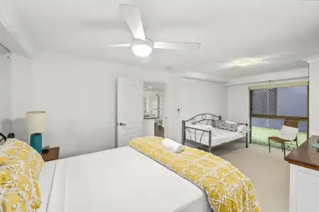 Gemini Court Holiday Apartments - 161