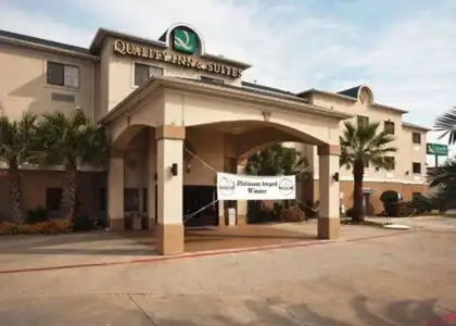 Quality Inn & Suites, Near University - 25