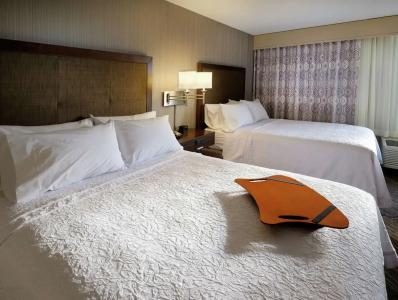 Hampton Inn Green Bay Downtown - 40