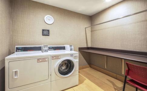 Hampton Inn & Suites Madison West - 28