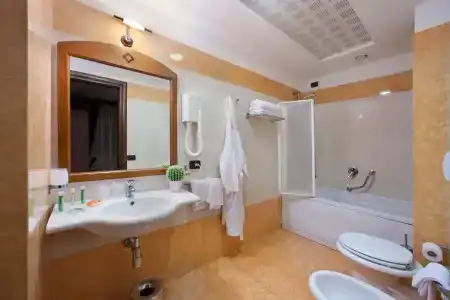 Ulisse Deluxe Hostel - 56