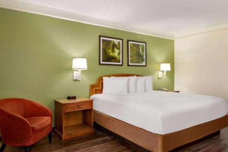 Baymont by Wyndham Daytona Beach/Intl Speedway - 15